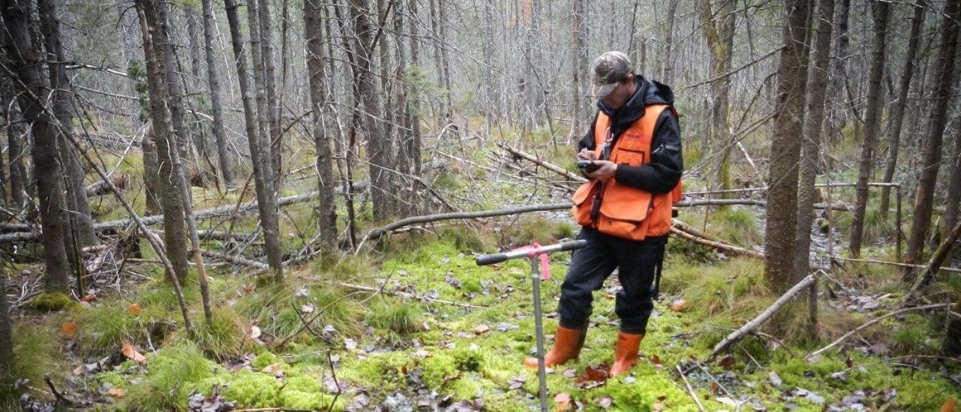 DUC researcher conducts wetland mapping in Quebec. A complete wetland inventory will help us understand our changing landscape and protect the wellbeing of our natural spaces.