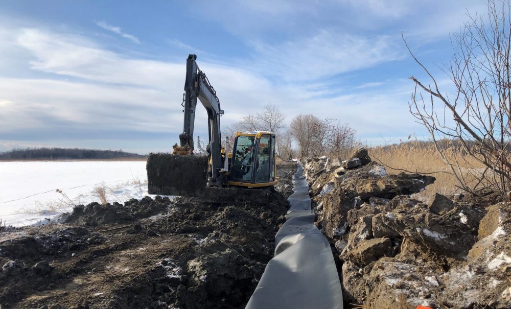 DUC added a geomembrane in the dike to control water percolation and increase the lifespan.